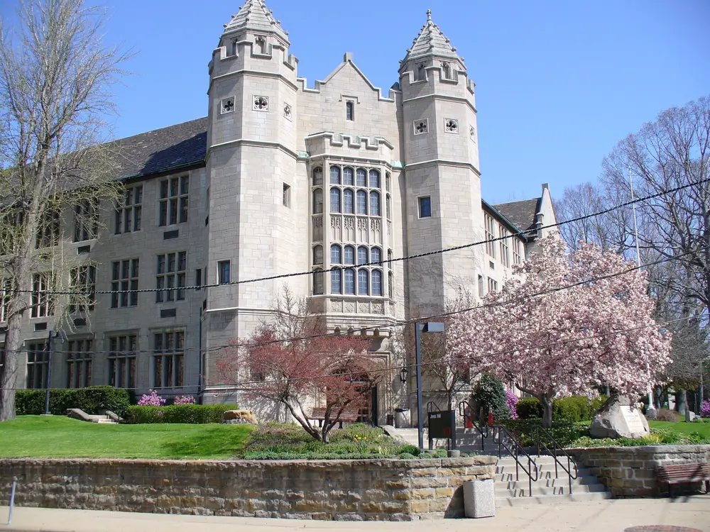 Campus of Youngstown State University